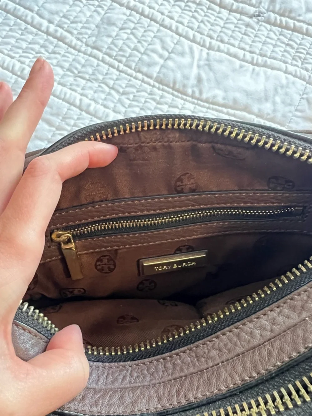 Tory Burch Dark Brown Pebbled Leather Camera Bag with Gold Logo - Picture 5 of 5